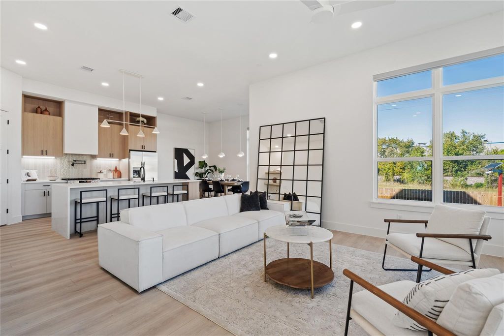 With a bold silhouette and thoughtfully proportioned design, Vecino’s exterior makes a refined architectural statement in the Delafield Project.